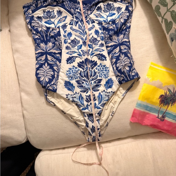 FARM Rio Blue and Cream Floral Women's One Piece - Picture 4 of 8
